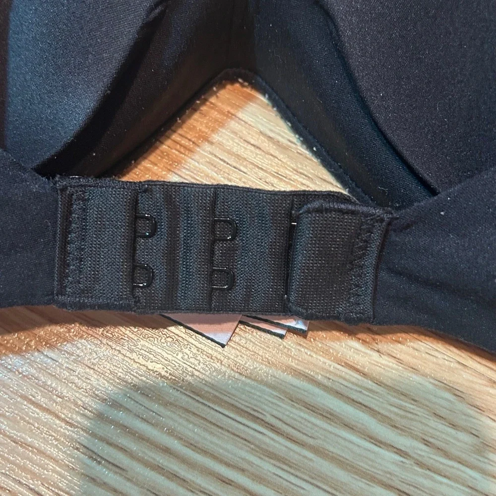 Victoria's Secret T-Shirt Bra Black Wireless Lightly Lined Seamless 34C